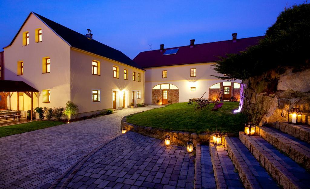 Dvur Stran & Wellness Hotel Karlovy Vary Exterior photo