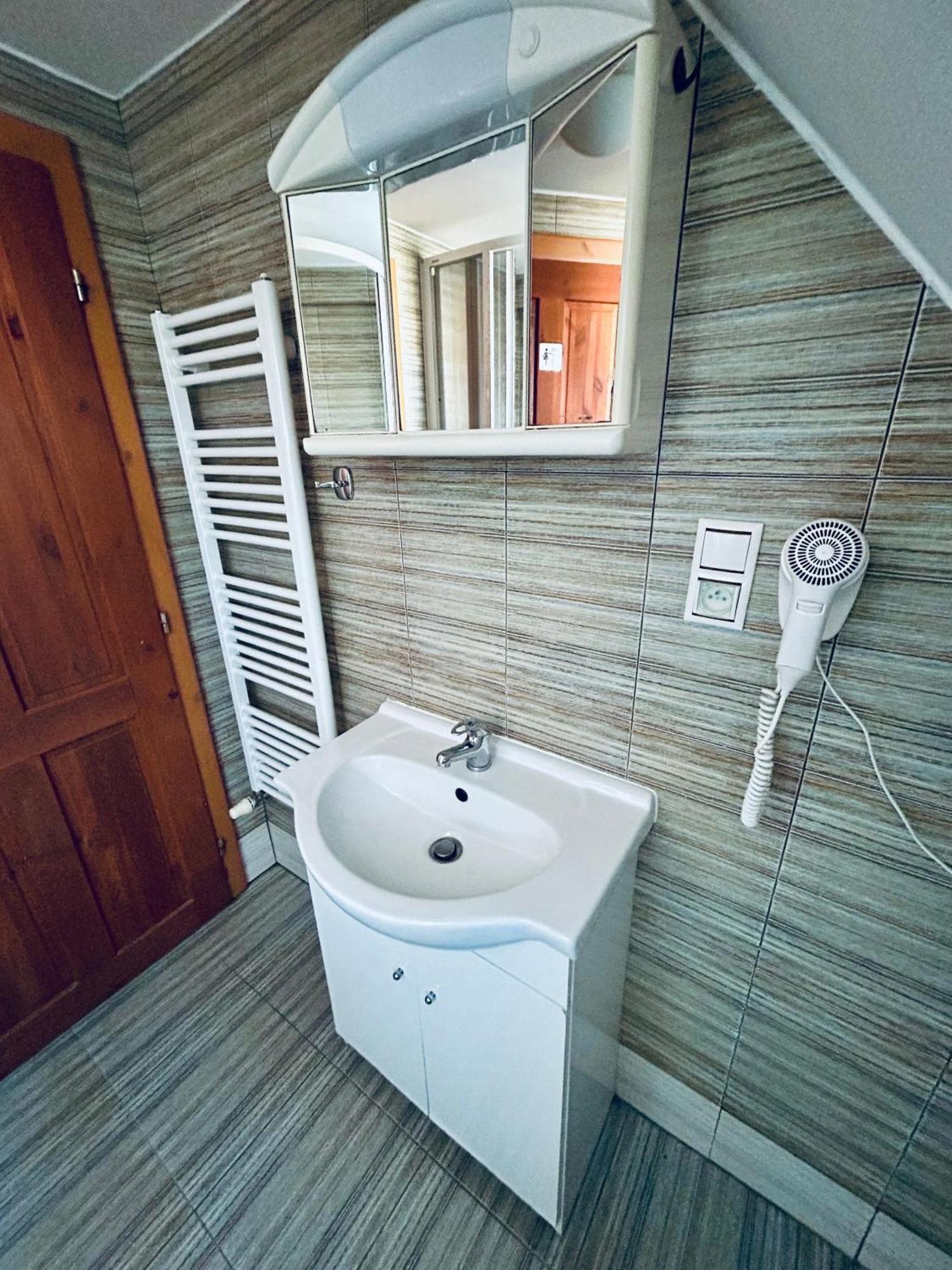 Dvur Stran & Wellness Hotel Karlovy Vary Exterior photo